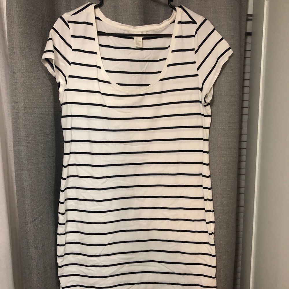 Striped t-shirt dress. Size L. Fitted